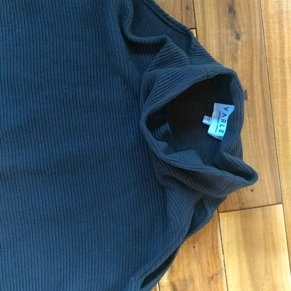 Varley black long sleeve top with slits on shoulde - Picture 4 of 5